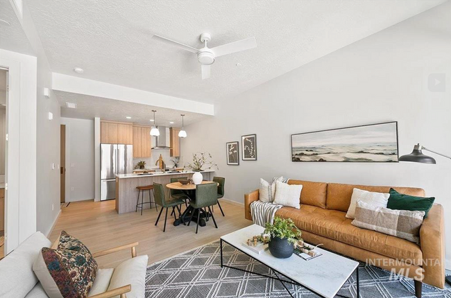 Foto del edificio - Stylish 1 Bed, 1 Bath Main-Level Condo in ...