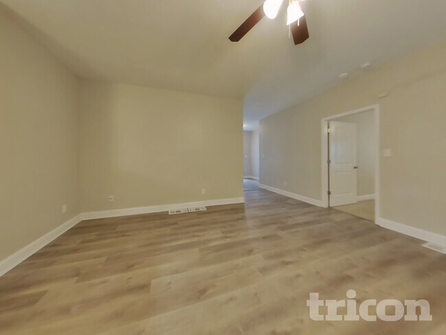 Foto del edificio - 124 Kings Crossing Ct
