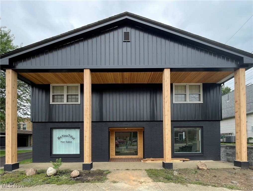 Primary Photo - 1048 E State St