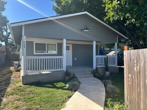 Building Photo - 488 17th St