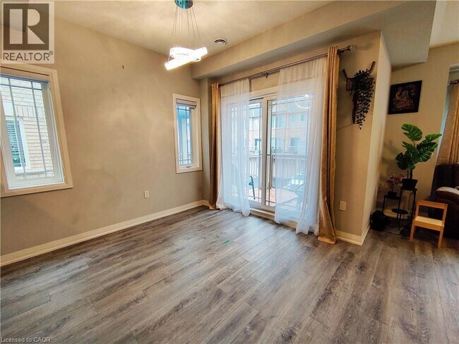 Building Photo - 14 Aquarius Cres