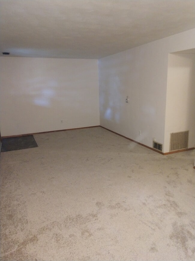 Building Photo - 403 Ellen Ave