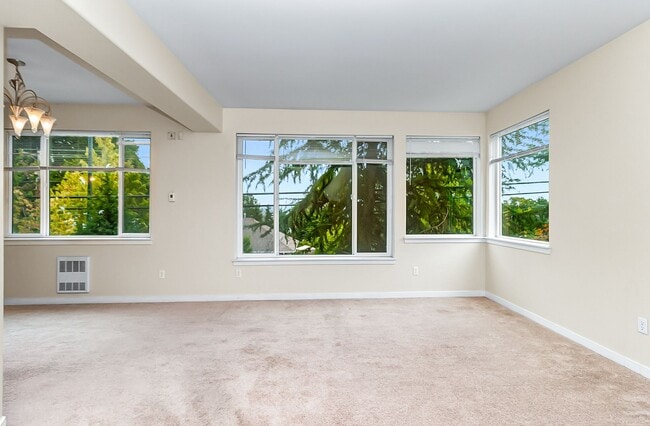 Building Photo - Large deluxe condo, 2 car garage, storage,...