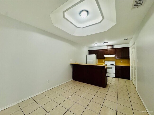 Building Photo - 12 W Prosperity Dr