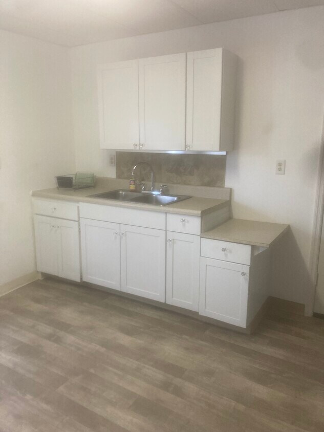Foto principal - 7077 High Corner Rd