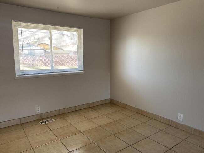 Building Photo - 3790 S 575 W