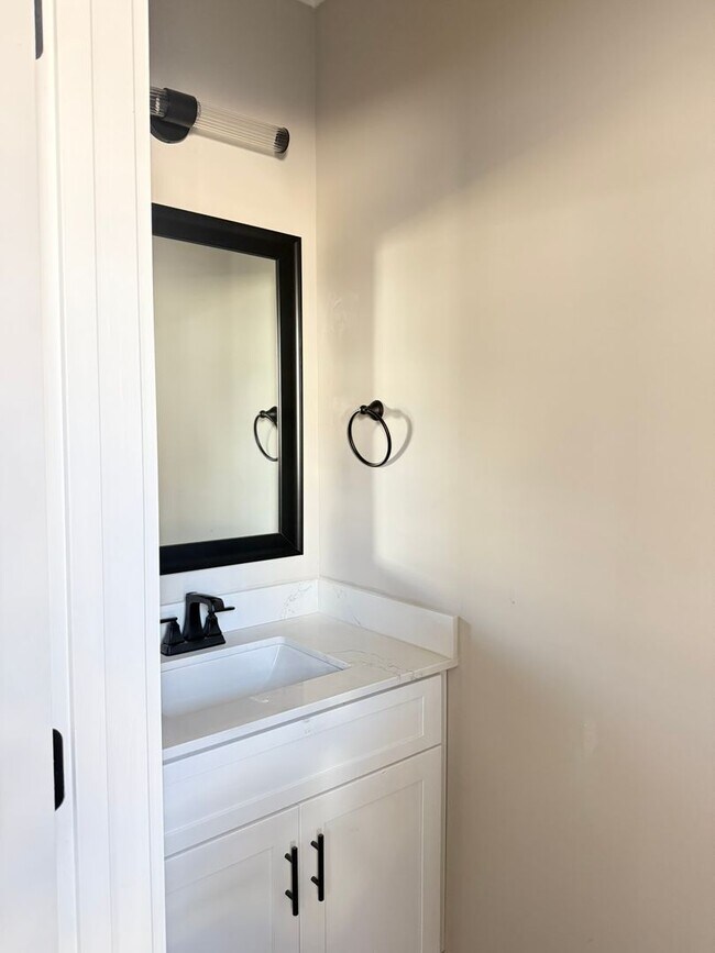 Building Photo - Hidden Crossing