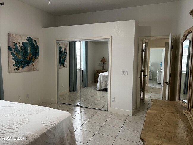 Building Photo - 210 7th St S