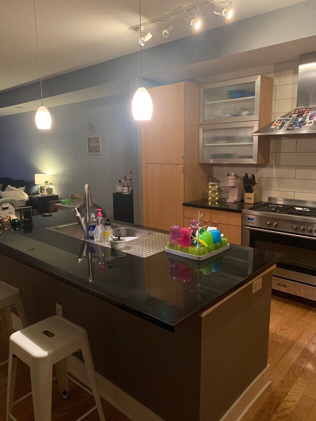 Foto principal - 2240 N Clay St