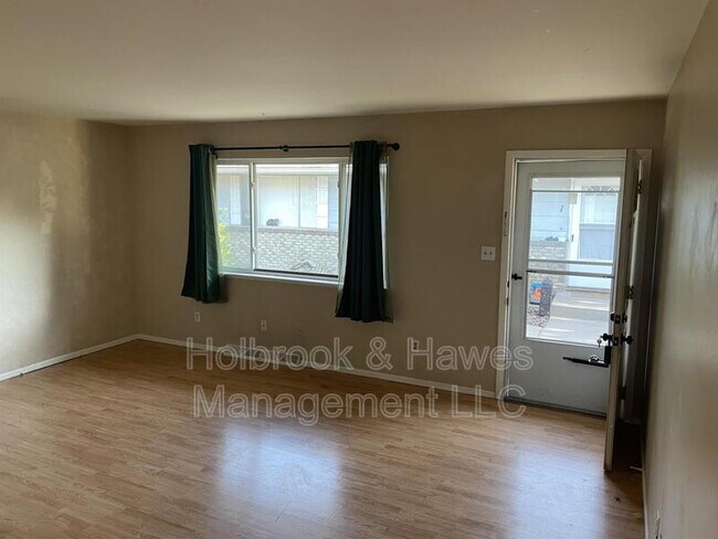 Foto del edificio - 601 N Bryan Ave