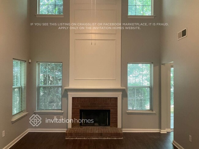 Building Photo - 28 Whitlock Square SW