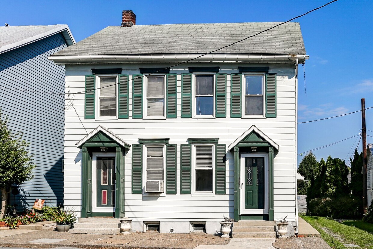 110112 W Coover St Unit 110 W Coover, Mechanicsburg, PA 17055 Room