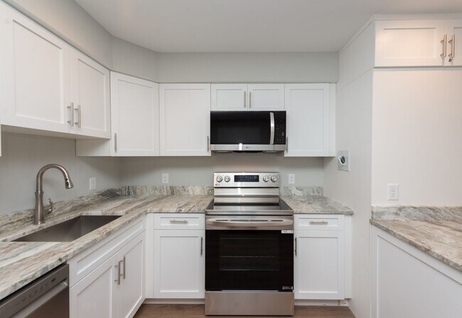 Interior Photo - 925 at North