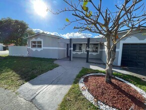 Building Photo - 3708 Island Dr