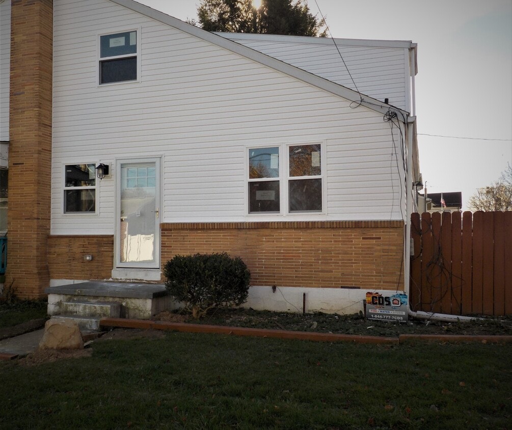 35 W Factory St, Mechanicsburg, PA 17055 House Rental in
