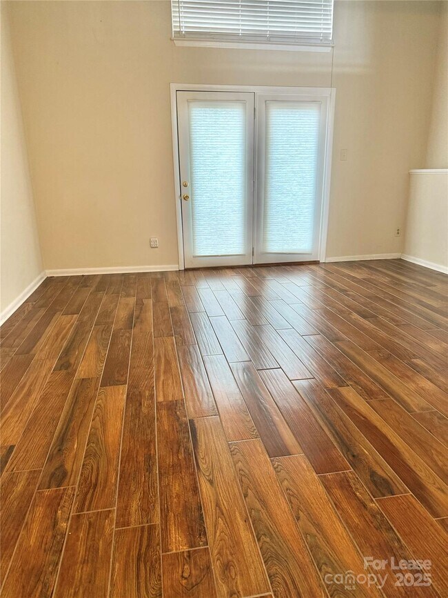 Foto del edificio - 6132 Heathstone Ln