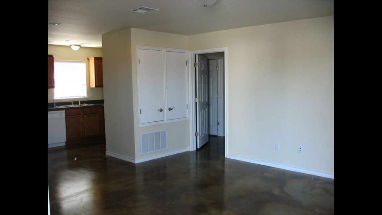 Building Photo - Quadplex