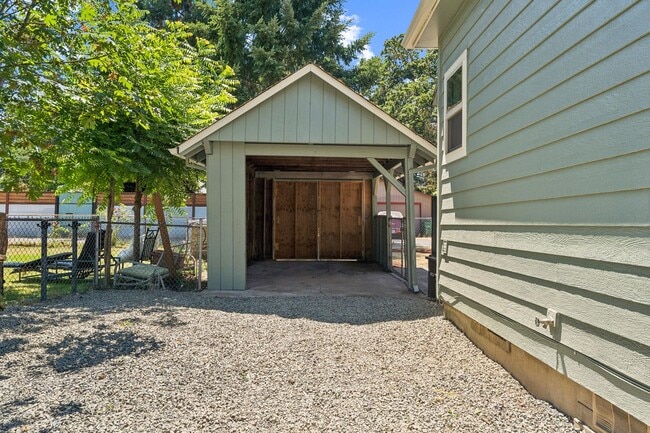 Building Photo - 2402 16th Ave