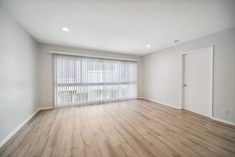 Interior Photo - 170 North Crescent Street