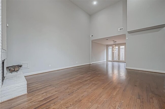 Building Photo - 2527 Potomac Dr