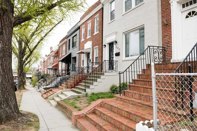 Foto del edificio - 205 Ascot Pl NE