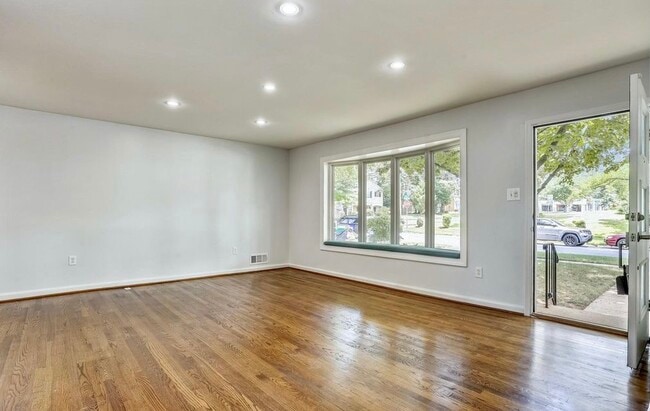 Building Photo - 10316 Julep Ave