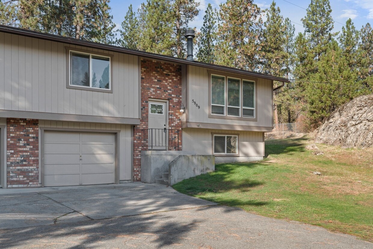 Primary Photo - South Valley Duplex for Rent!