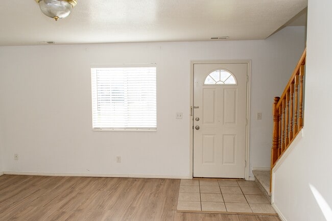 Foto del edificio - 73 Hampton Pl