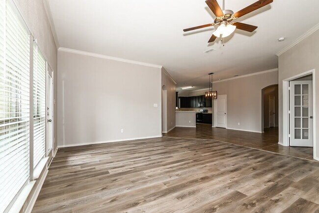 Foto del edificio - 811 Fran St