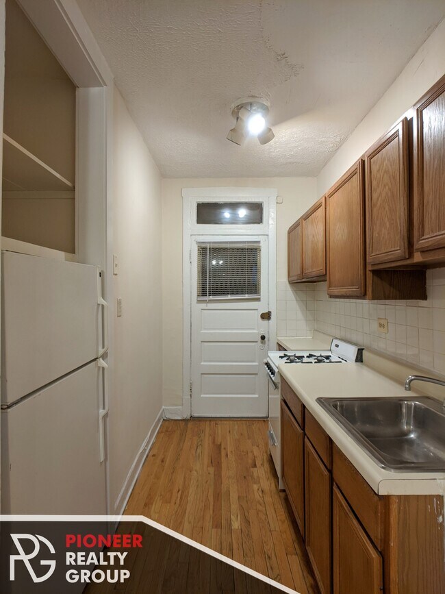 Foto del edificio - 633 W Cornelia Ave