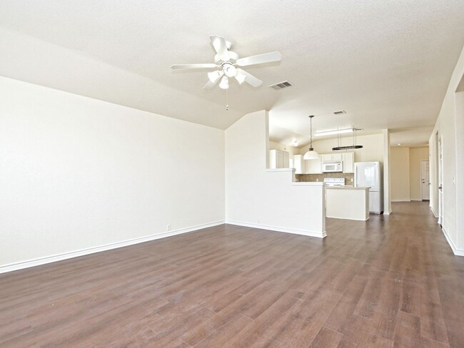 Foto del edificio - Beautiful 4 Bedroom / 2 Bath Home in Eagle...