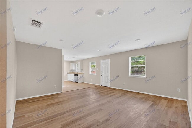 Building Photo - 222 Redwood St