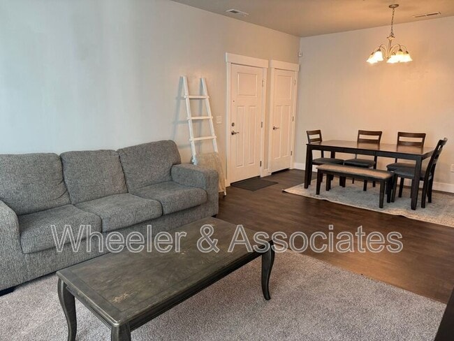 Building Photo - 47 W Silver Springs Dr