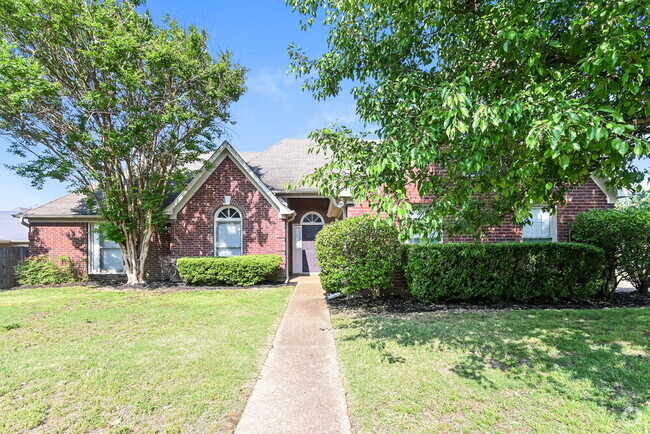 Building Photo - 2055 Bohemia Cove