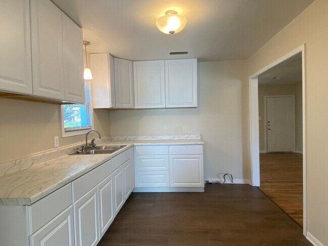 Building Photo - REFRESHED 2 BEDROOM, 1 BATH BELTON ISD