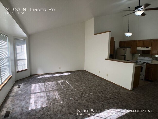 Building Photo - 3 Bed 1 Bath Duplex