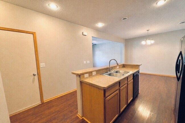 Foto del edificio - Gorgeous 2bed 2bath Townhome in Bailey’s Arbor