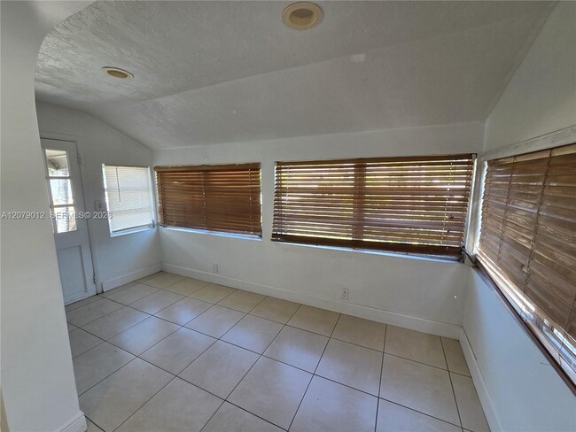 Photo - $2,000 708 NE 4th St #2 House