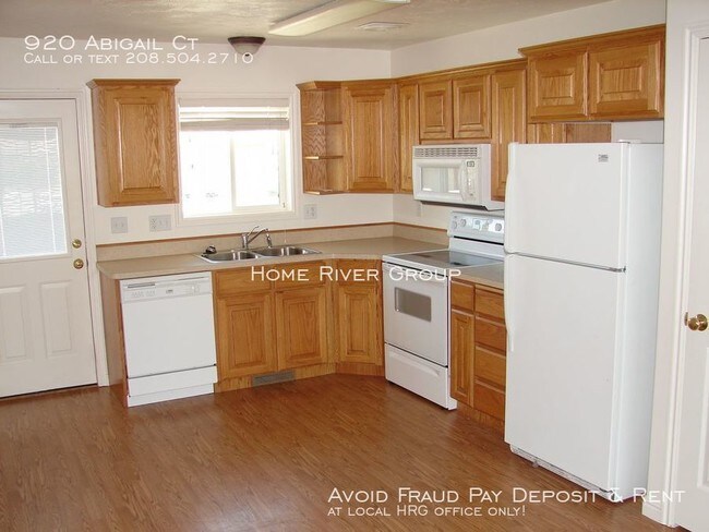 Building Photo - Abigail Court Twin Home