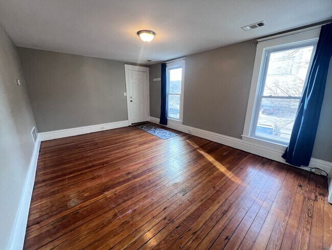 Foto del edificio - Two Bedroom Apartment! Three Blocks from Michigan Ave (Medical Mile)