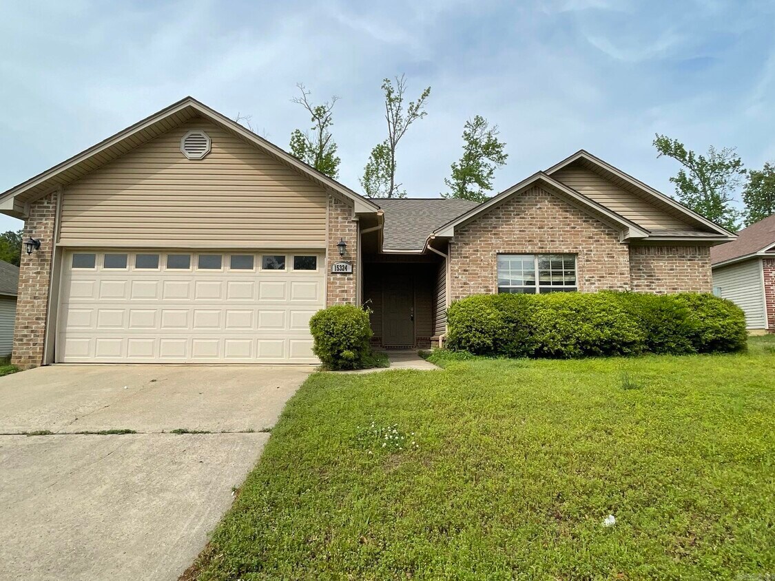 Foto principal - 15324 Oak Glen Dr