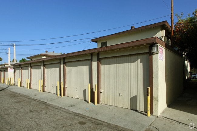 Building Photo - Capri Apartments