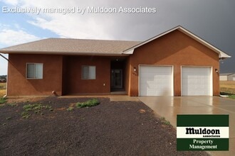 Building Photo - 1207 W De La Vista Ct