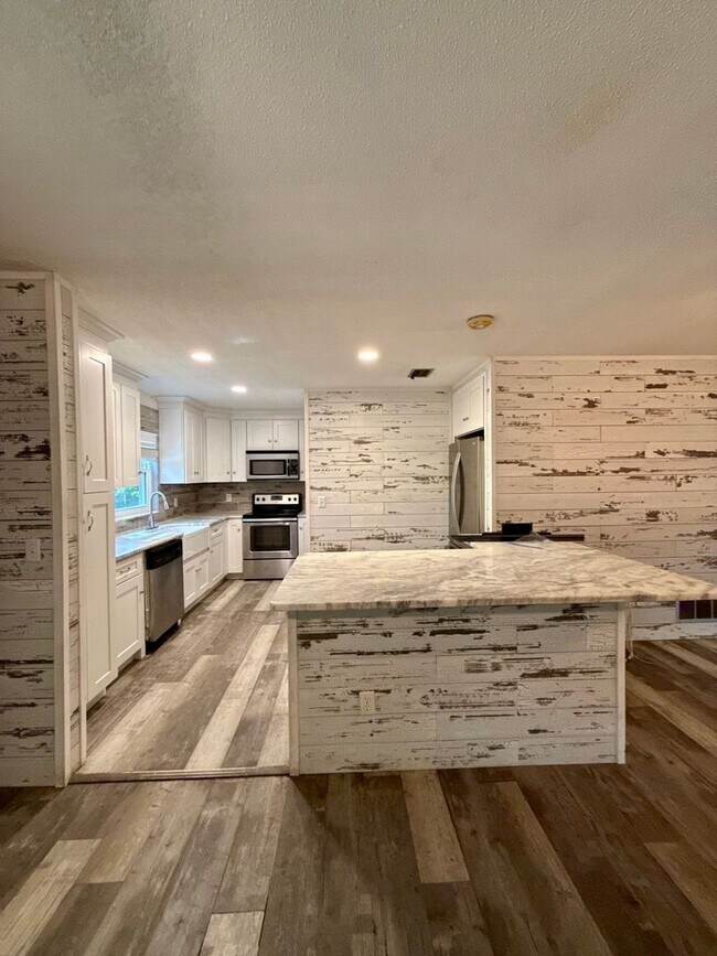 Foto del edificio - Mandarin Beautiful Corner Property!