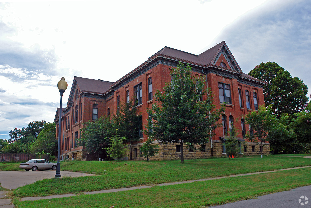 Foto del edificio - Belle Grove Schoolhouse Apartments