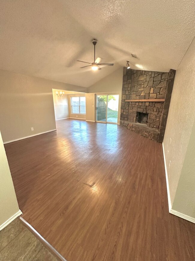 Building Photo - Don't Miss This Charming and Spacious 3 Be...