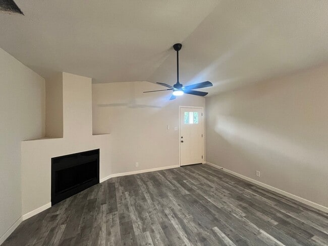 Building Photo - 4007 Sunrise Creek Dr