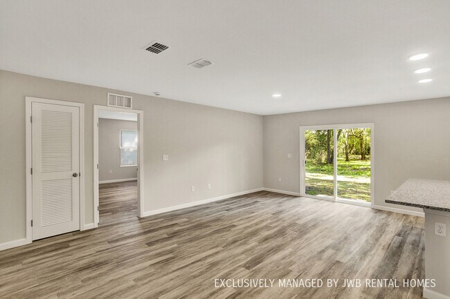 Foto del edificio - 8570 Susie St