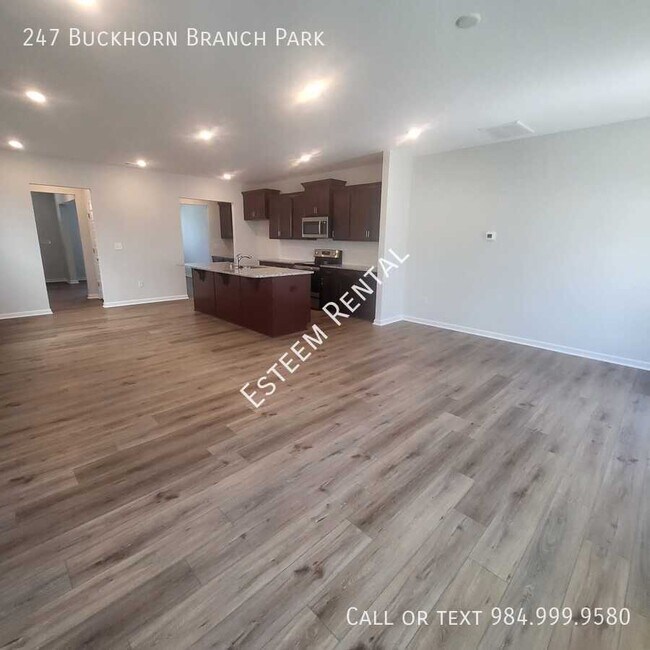 Foto del edificio - 247 Buckhorn Br Pk