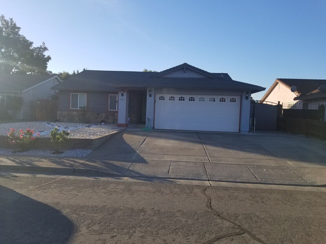 Foto principal - 2435 Marquette Way